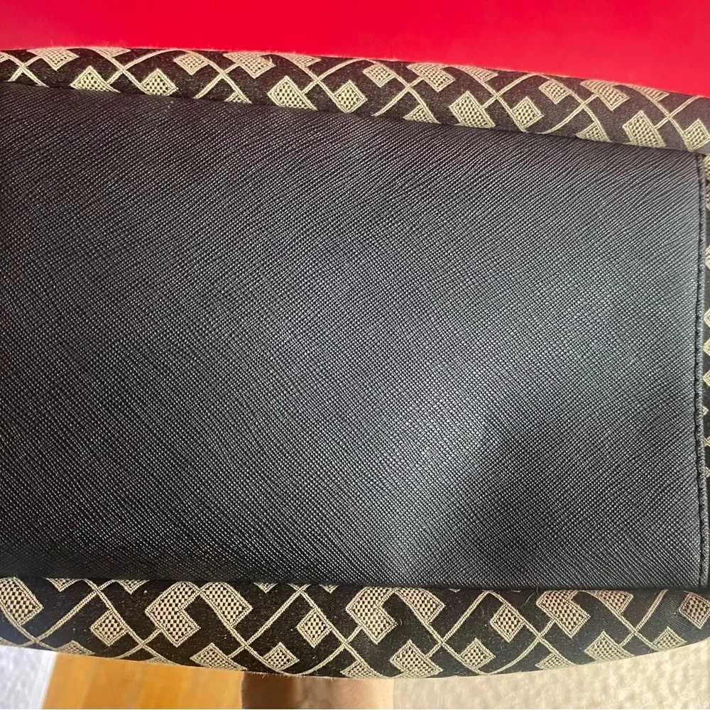 Tommy Hilfiger sharp Black and Cream canvas monogram spacious satchel - Picture 9 of 9